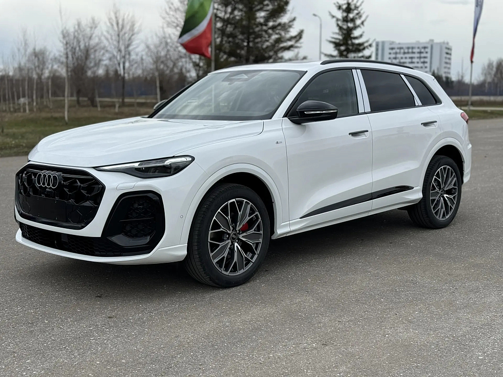 Audi Q5 40 TFSI quattro Luxury Dynamic, белый