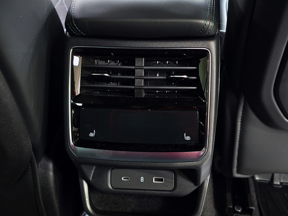 Geely Monjaro Флагман, зеленый