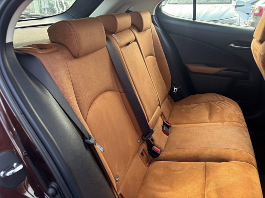 Lexus UX #live, 2019 года, пробег 116848 км