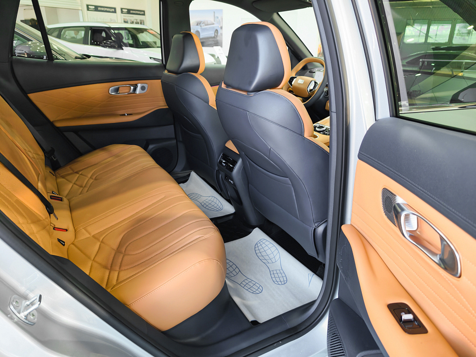 Geely EX5 EM-i Макс, серебряный