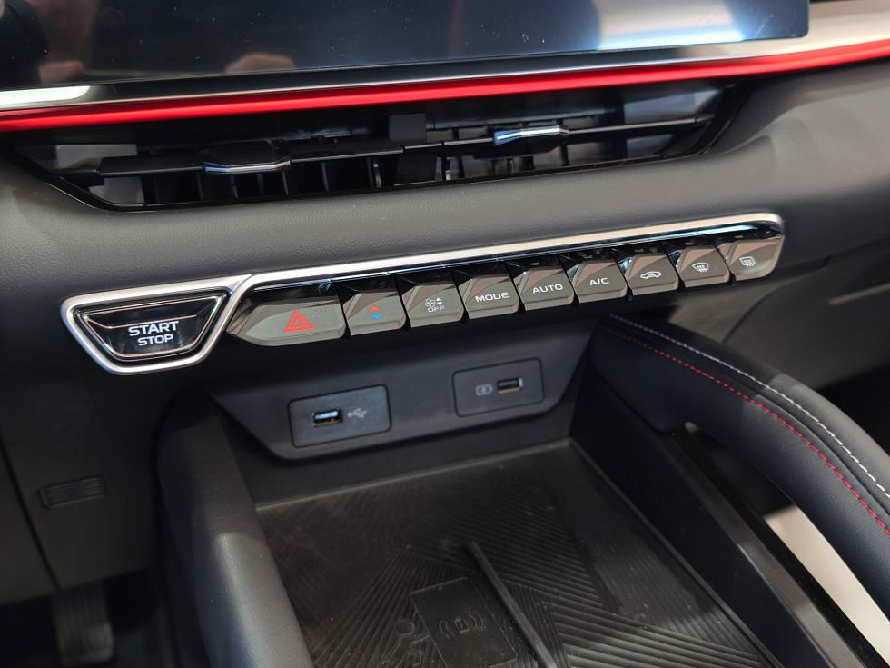 Geely Coolray Эксклюзив, белый