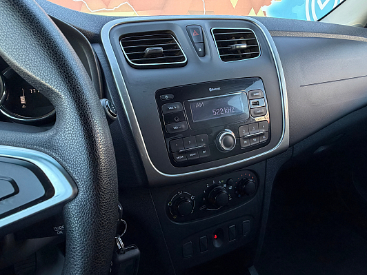 Renault Logan Stepway Life, 2020 года, пробег 77160 км