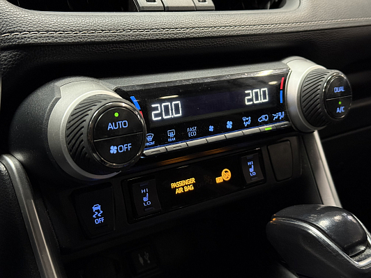 Toyota RAV4 Комфорт, 2020 года, пробег 114000 км