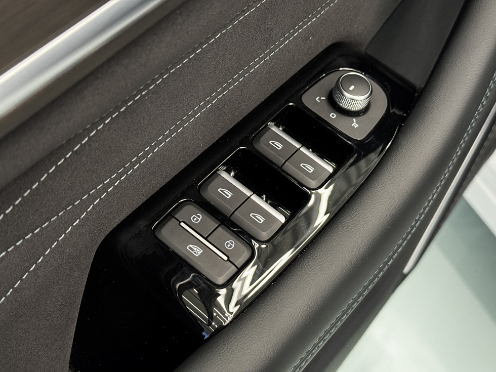 Geely Monjaro Флагман, белый