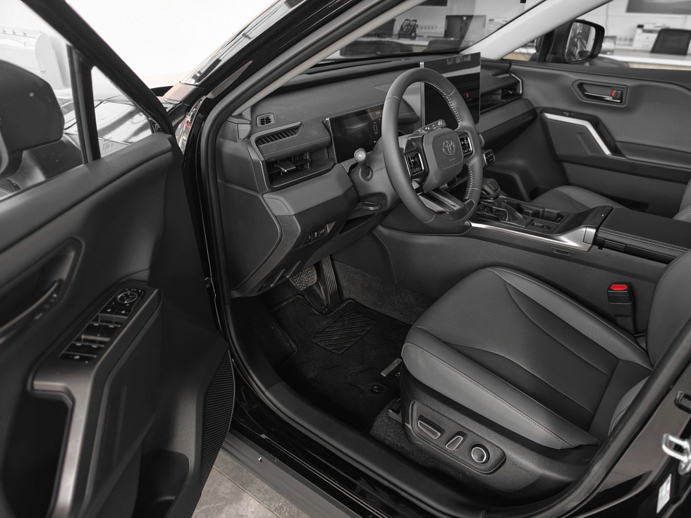 Toyota RAV4 Adventure Plus, черный