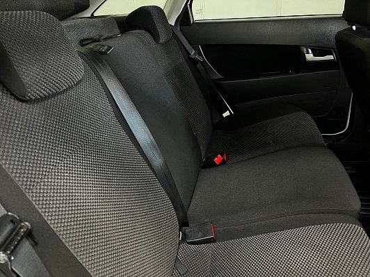 Lada (ВАЗ) Priora Люкс, 2011 года, пробег 111000 км