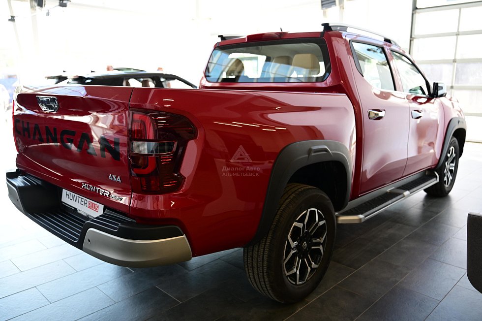 Changan Hunter Plus Люкс, красный