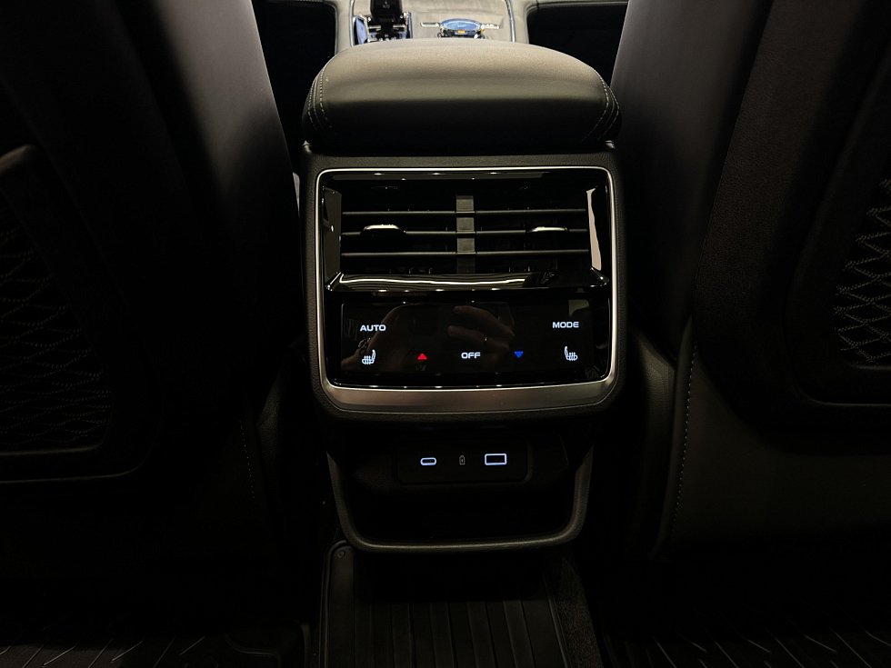 Geely Monjaro Flagship, черный