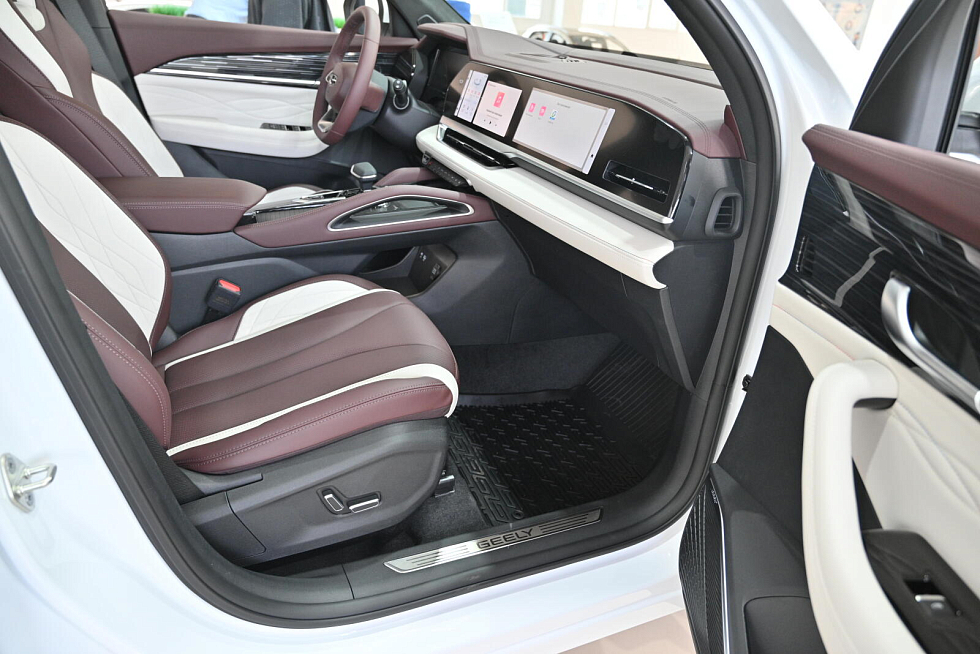 Geely Monjaro Флагман, белый