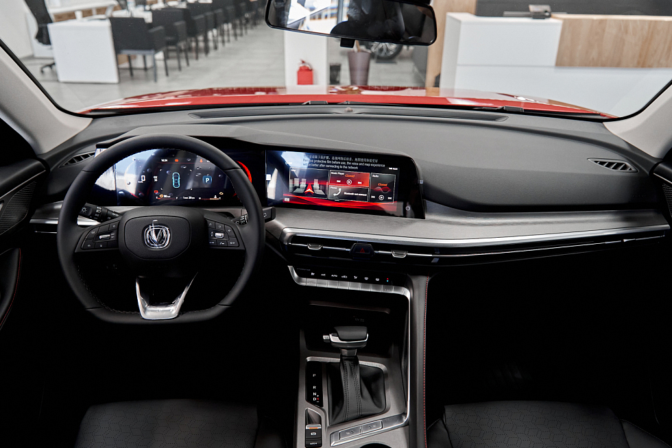 Changan CS35 Plus Техно, серебряный