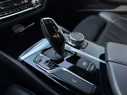 BMW 5 серии 520d Sport Line, 2018 года, пробег 129871 км