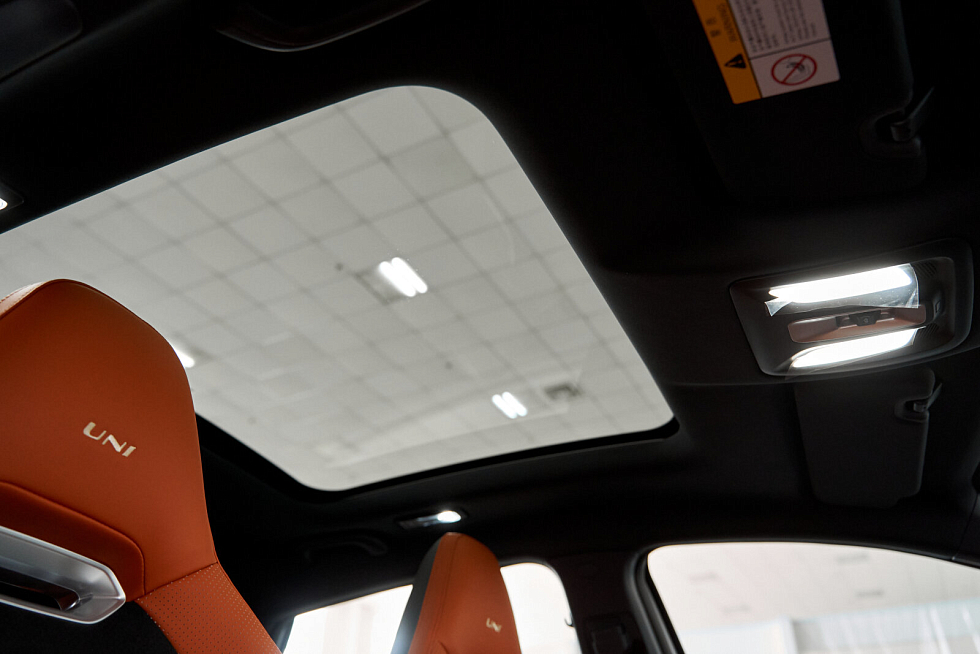 Changan UNI-V Luxe, белый