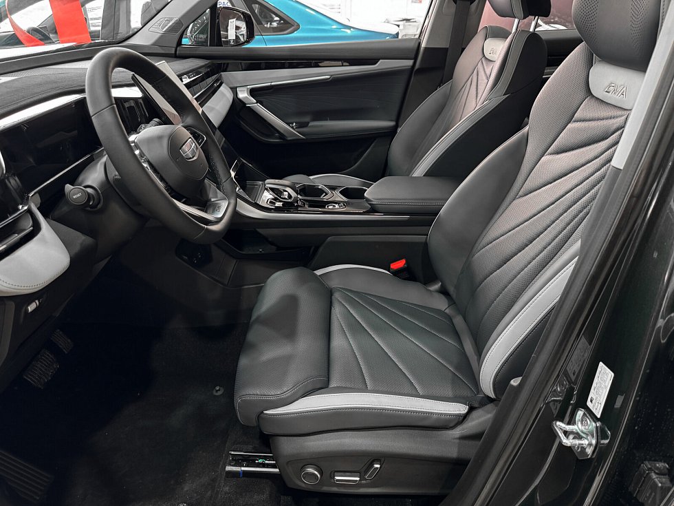 Geely Atlas Флагман, зеленый