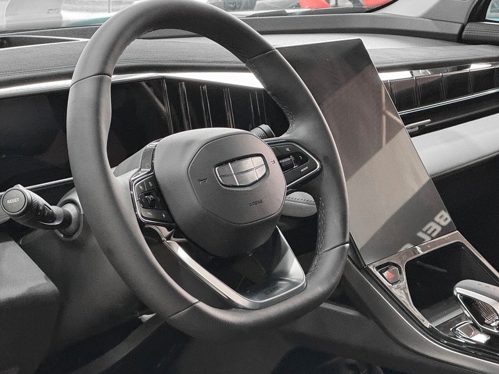 Geely Atlas Флагман, зеленый