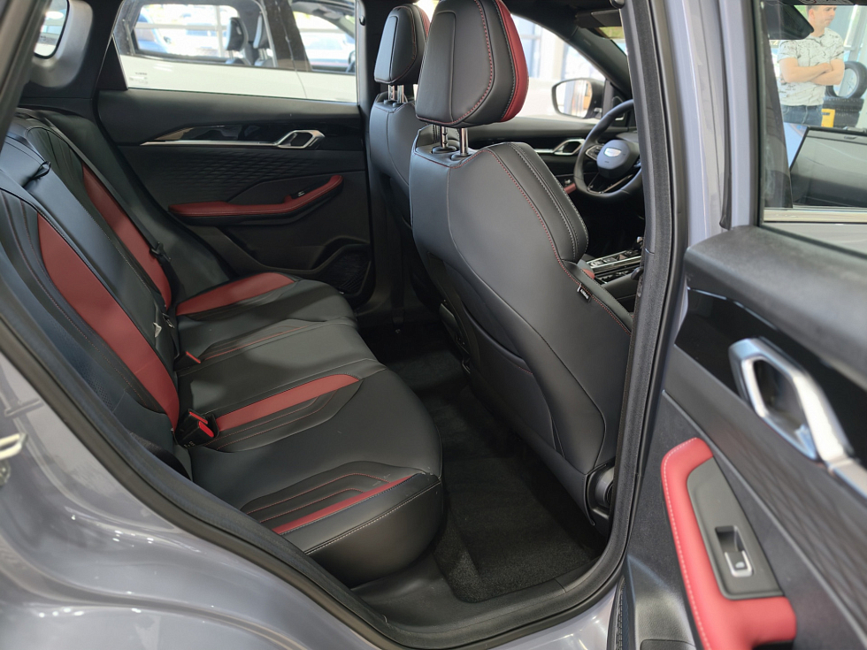 Geely Coolray Эксклюзив, серый