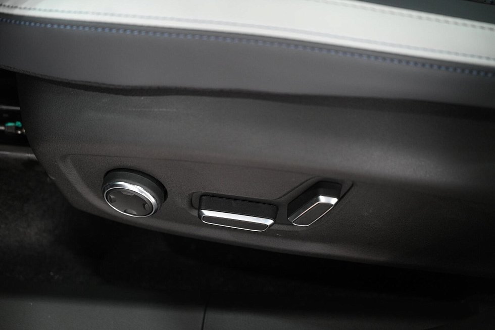 Geely Atlas Спорт, голубой