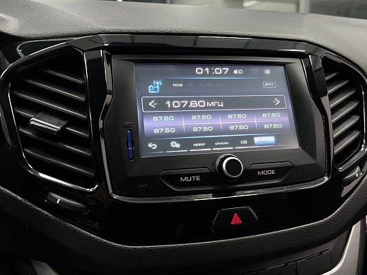 Lada (ВАЗ) Vesta Luxe Prestige, 2019 года, пробег 107353 км