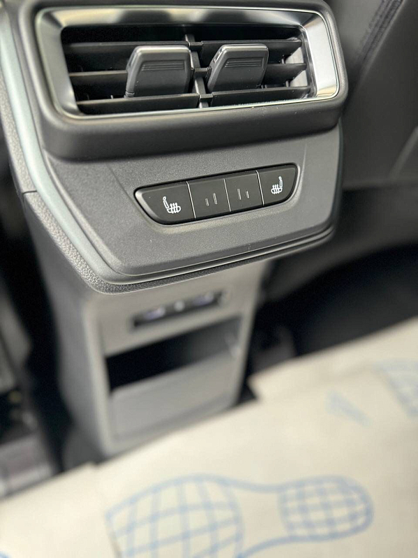 Geely Okavango Флагман, белый