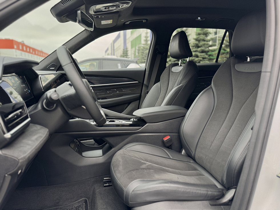Geely Monjaro Flagship (2023-2025), белый