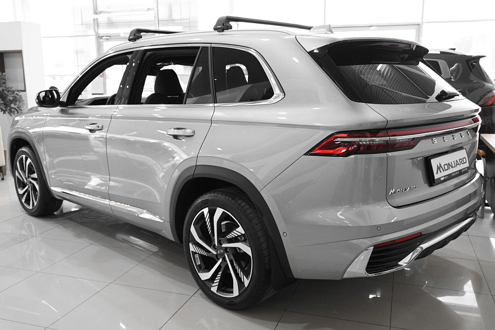 Geely Monjaro , серебряный