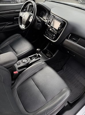 Mitsubishi Outlander Instyle, 2016 года, пробег 111826 км