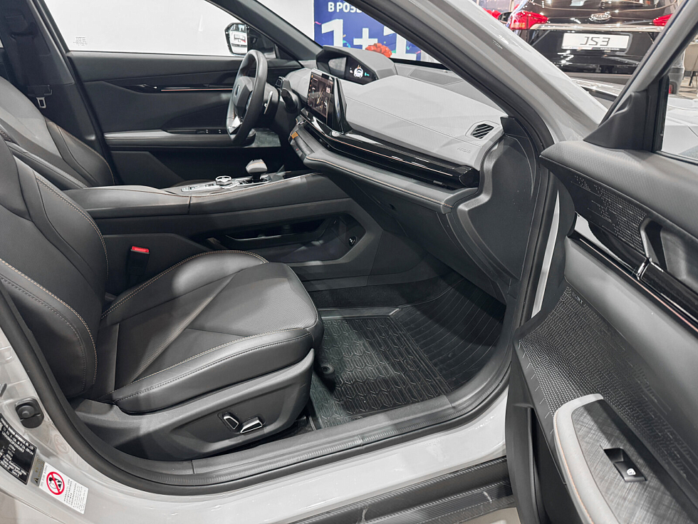 Changan UNI-V LX, серебряный