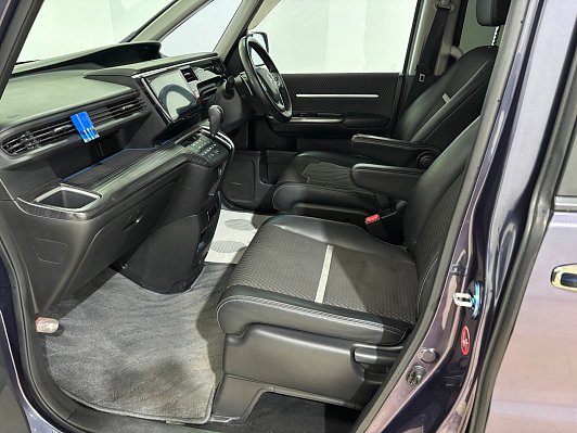 Honda Stepwgn, 2016 года, пробег 103370 км
