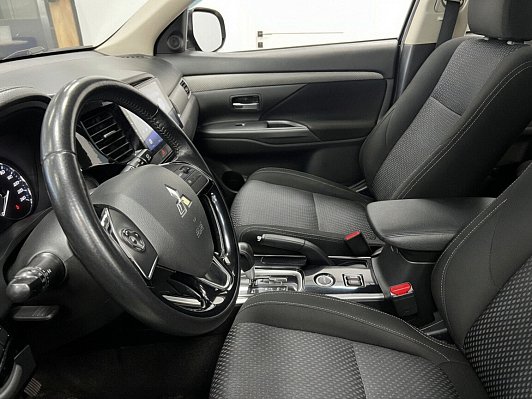 Mitsubishi Outlander Invite, 2018 года, пробег 136649 км