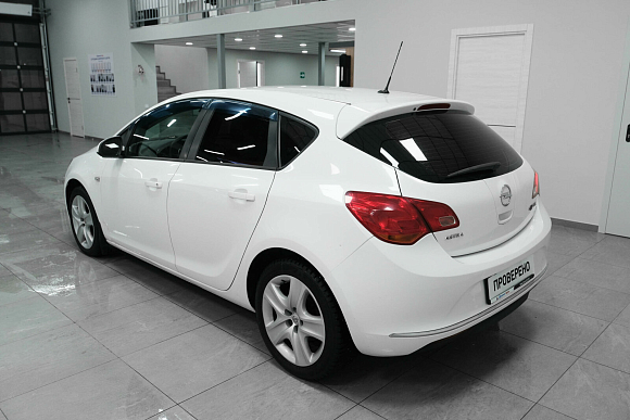 Opel Astra, 2012 года, пробег 146714 км