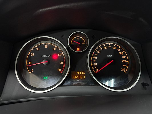 Opel Astra, 2014 года, пробег 182340 км