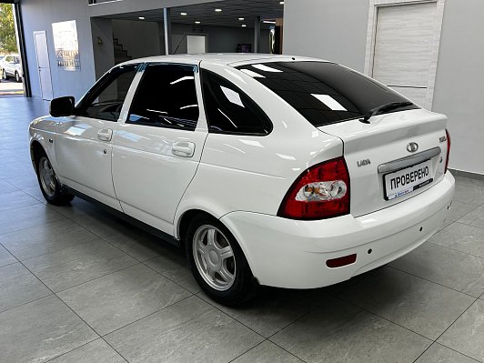 Lada (ВАЗ) Priora Люкс, 2011 года, пробег 111000 км