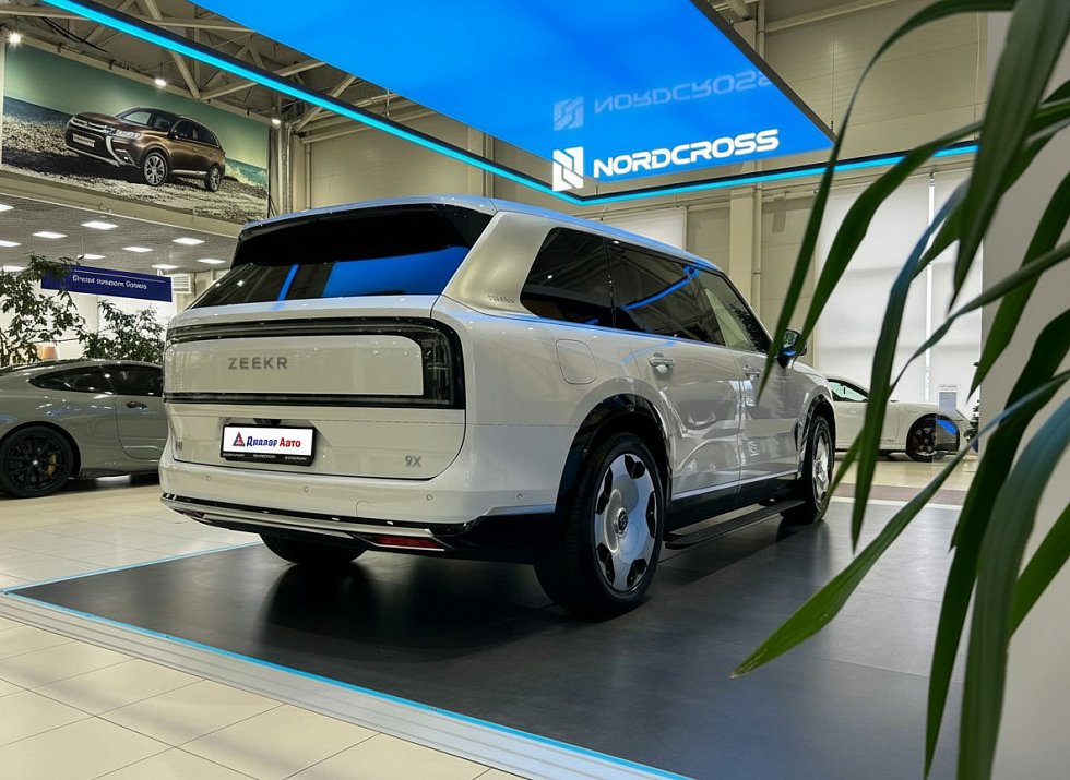 Zeekr 9X Max (6 seats), белый