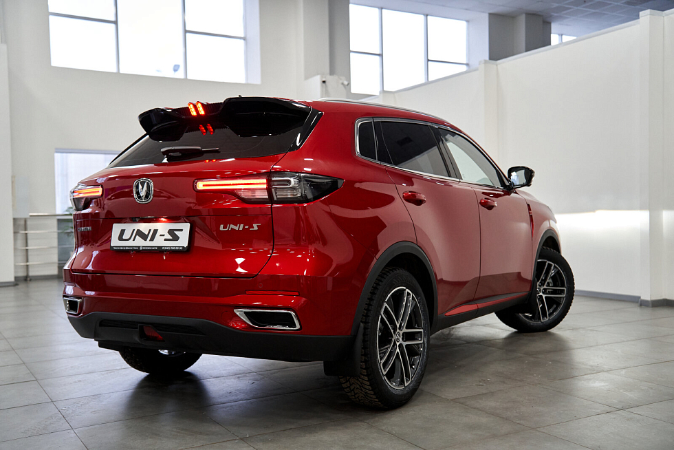 Changan UNI-S (CS55 Plus) Luxe, красный