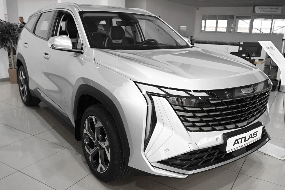 Geely Atlas Люкс, серебряный
