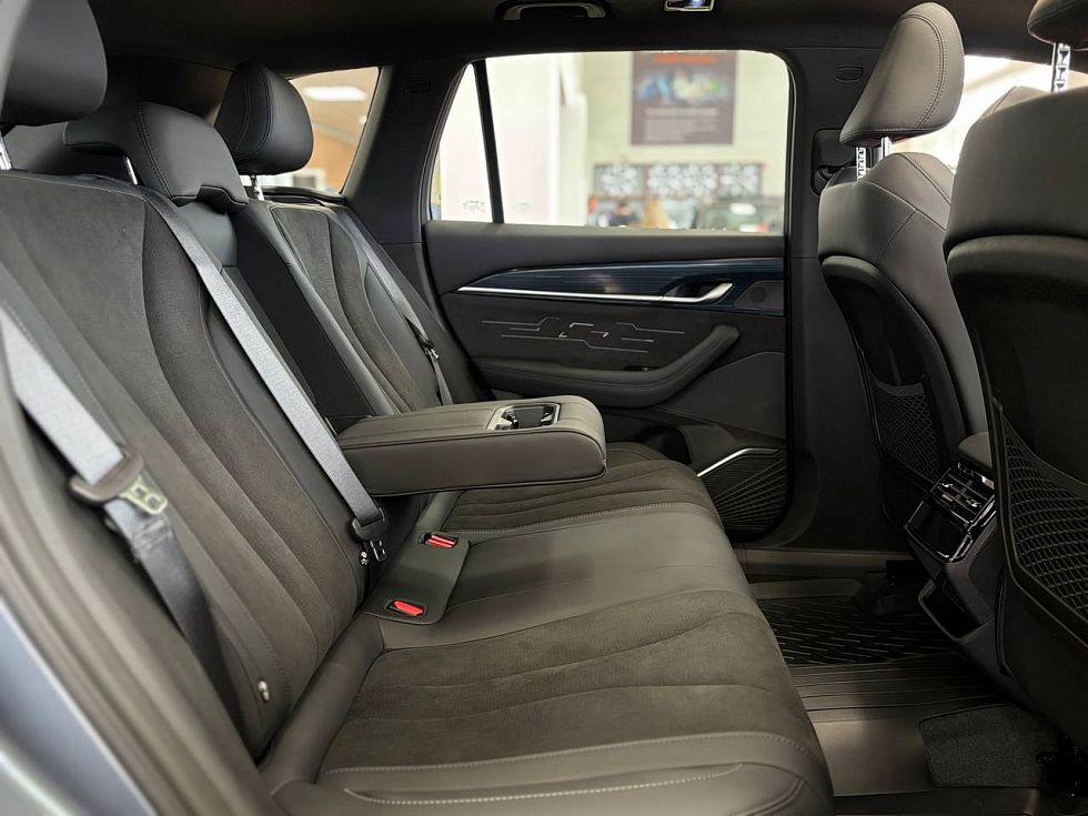 Geely Monjaro Luxury, серый