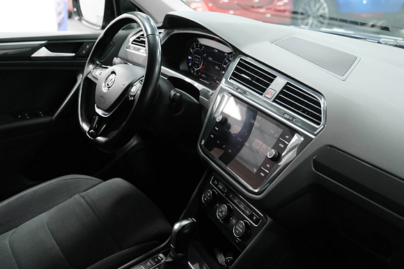 Volkswagen Tiguan Highline, 2018 года, пробег 251323 км