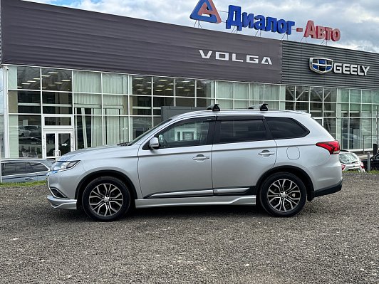 Mitsubishi Outlander Instyle, 2016 года, пробег 111826 км