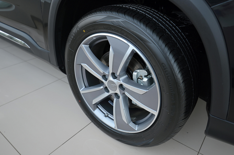 Geely Okavango Флагман, черный