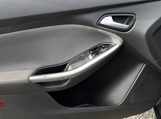 Ford Focus SYNC Edition, 2013 года, пробег 220161 км