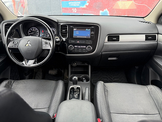 Mitsubishi Outlander Instyle, 2015 года, пробег 195496 км