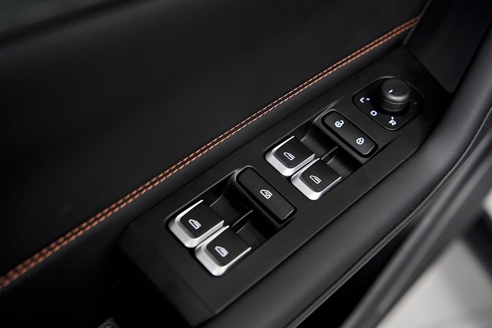 Geely Okavango Флагман, белый